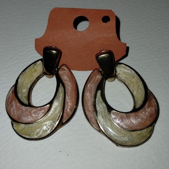 Vintage Drop Cream & Peach Gold Tone Oval Shaped Stud Back Pierced Earrings - Picture 1 of 3